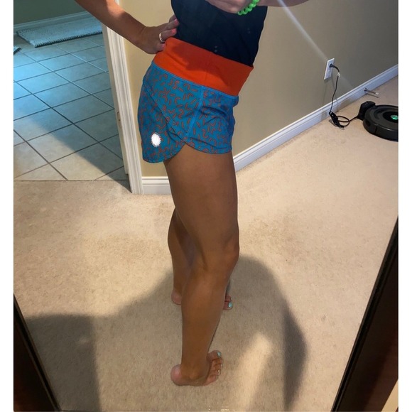 Lululemon seawheeze Squiggles Speed Shorts Size 2 WOMENS RARE - Picture 1 of 8